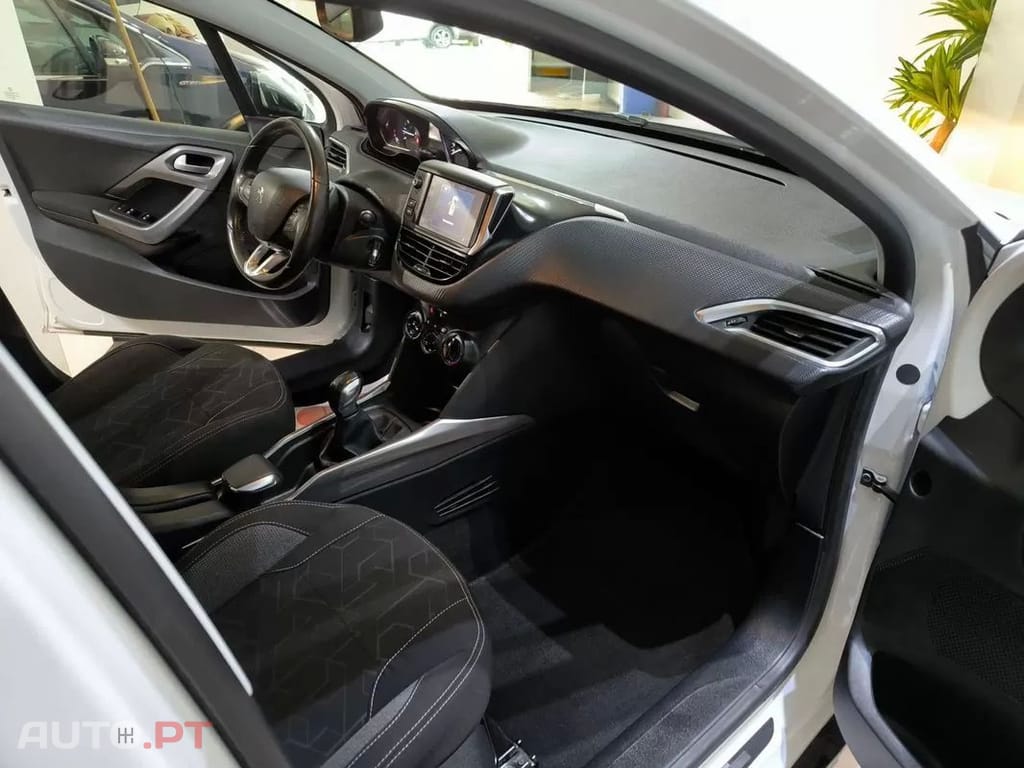 Peugeot 2008 1.2 PureTech Style
