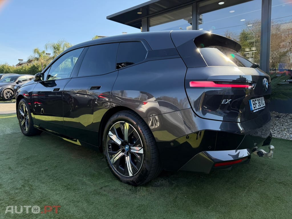 BMW iX xDrive 40 Pack Desportivo