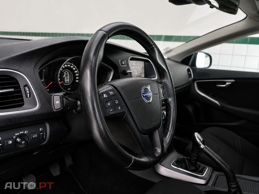 Volvo V40 Cross Country 1.6 D2 Momentum