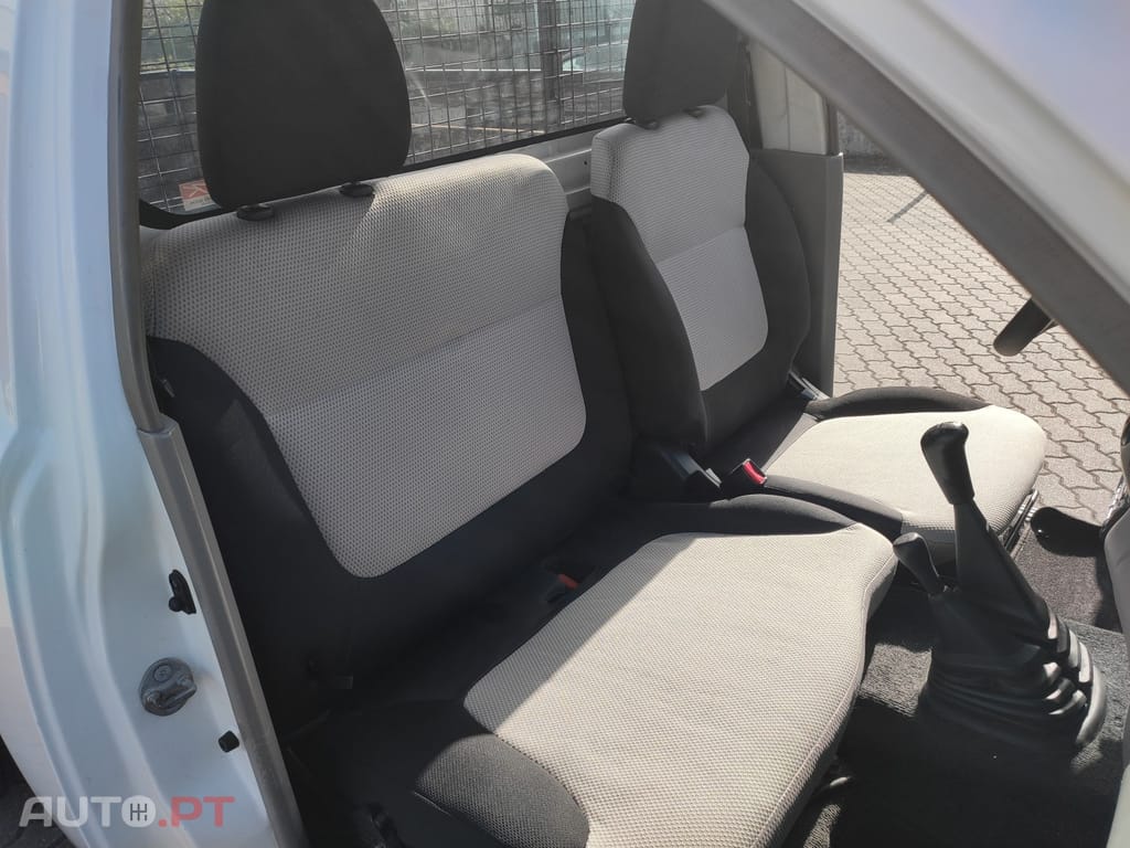 Mitsubishi L200 2.5 DID 4X4 CAB. SIMPLES