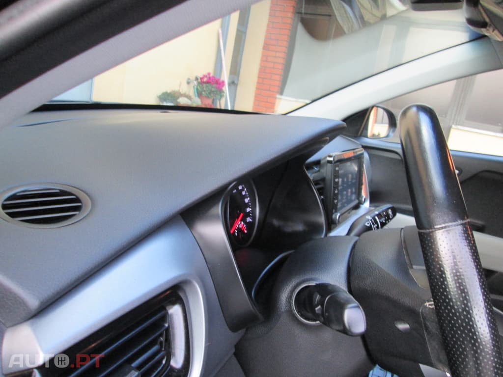 Kia Stonic 1.0 T-GDI TECH 7DCT  AUTOMATICO