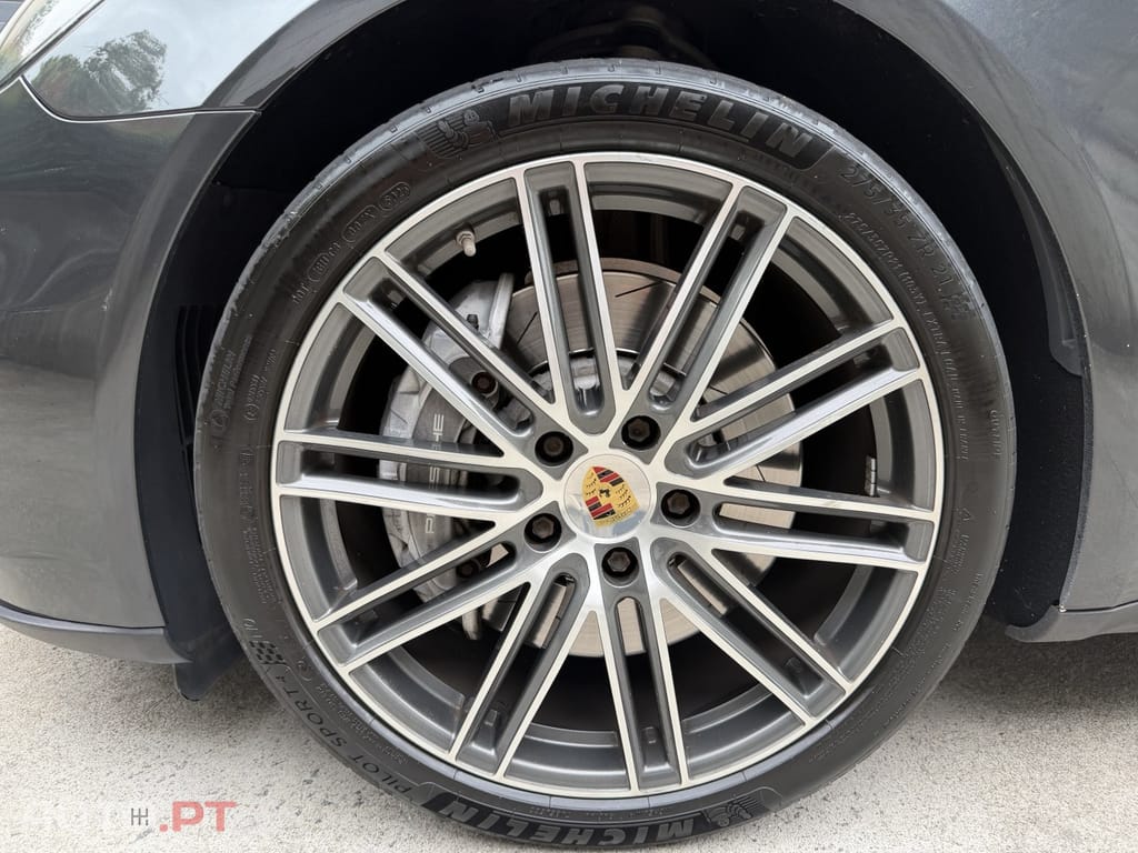 Porsche Panamera 4 E-Hybrid Platinum Edition