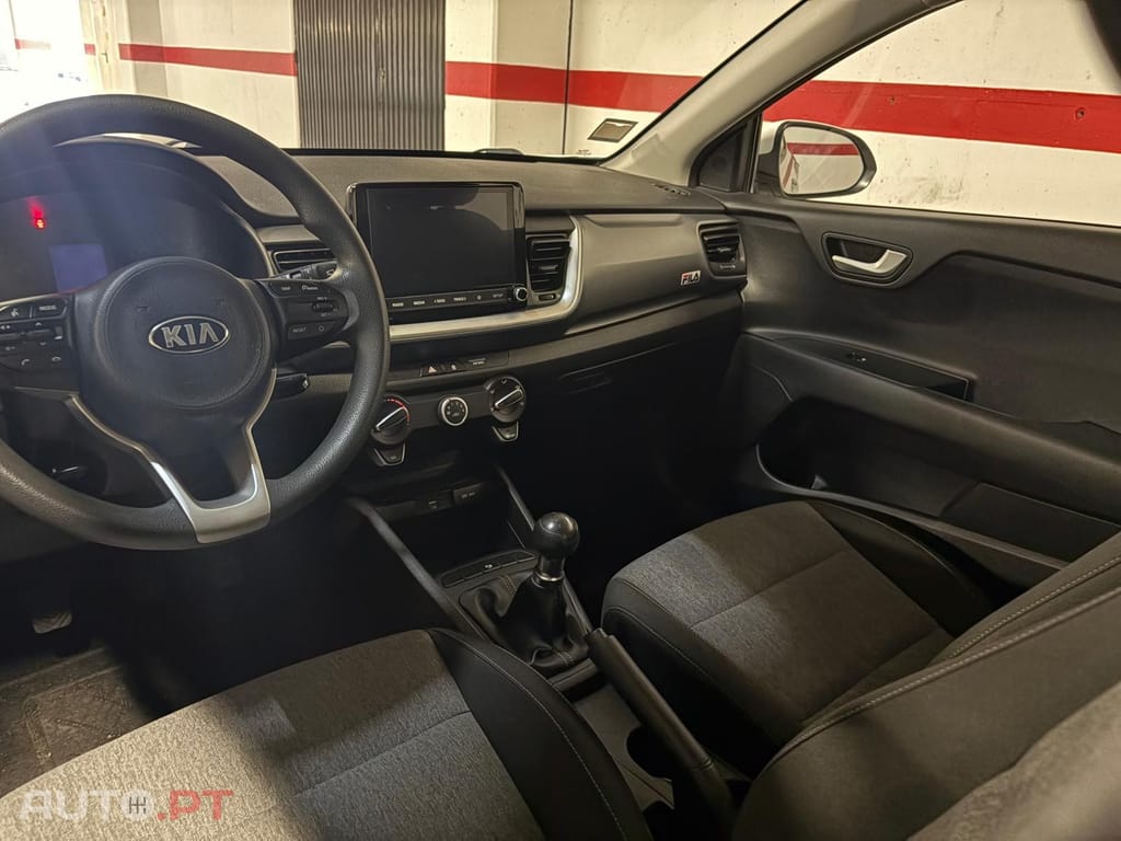 Kia Stonic 1.2 by FILA