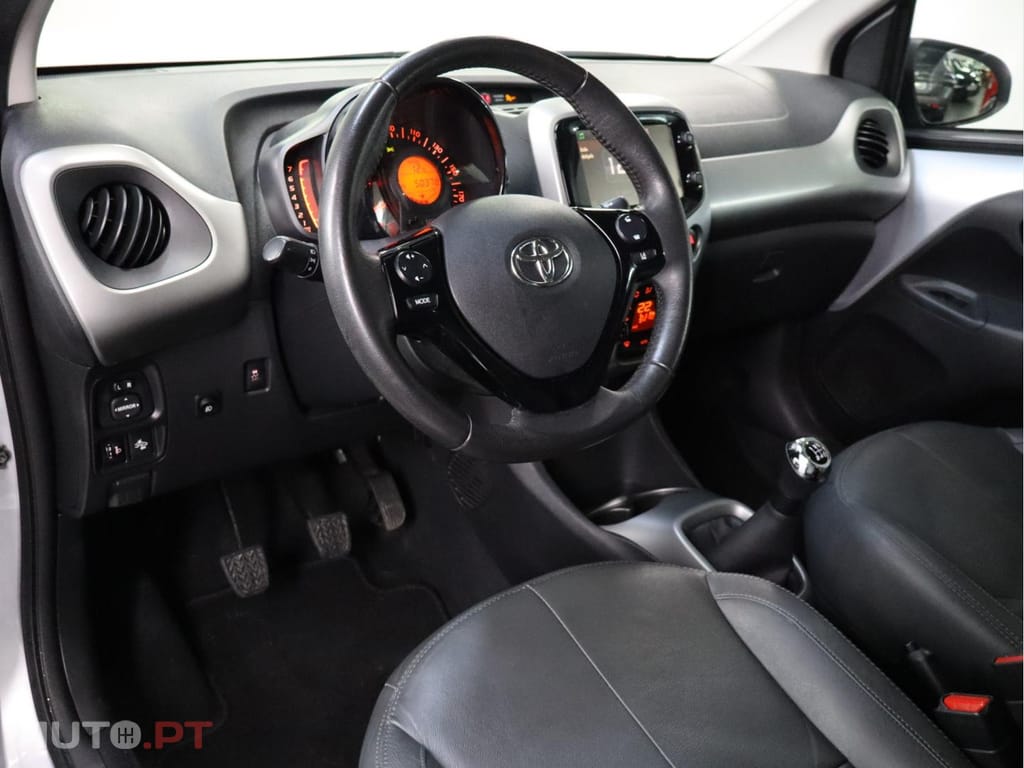 Toyota Aygo 1.0 VVT-i x-play x-touch