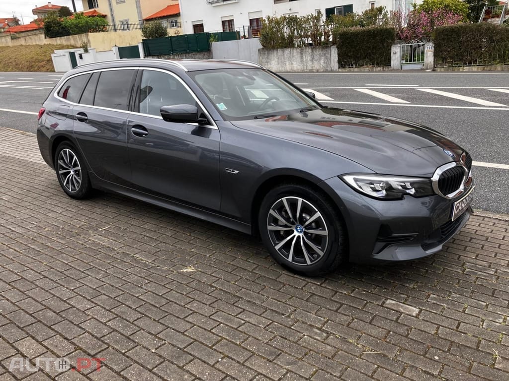 BMW 330 e Touring Auto