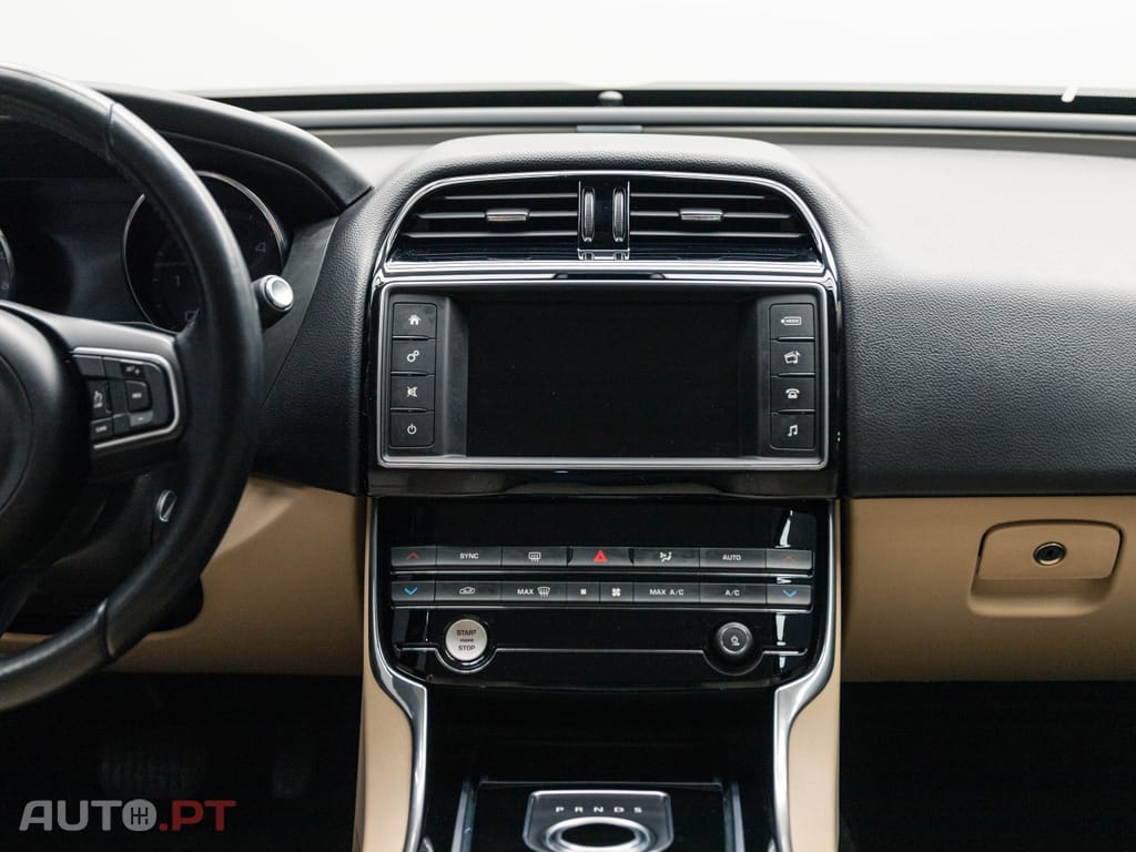 Jaguar XE 2.0 D Prestige Aut.