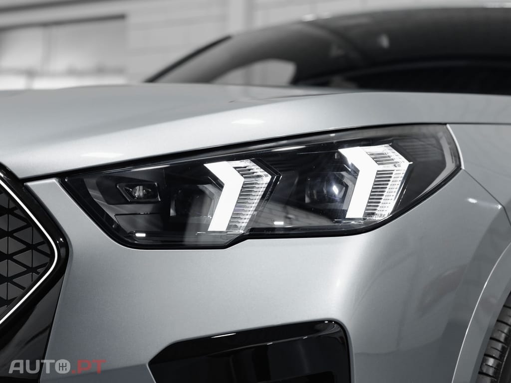 BMW iX2 xDrive30 Pack Desportivo M Pro