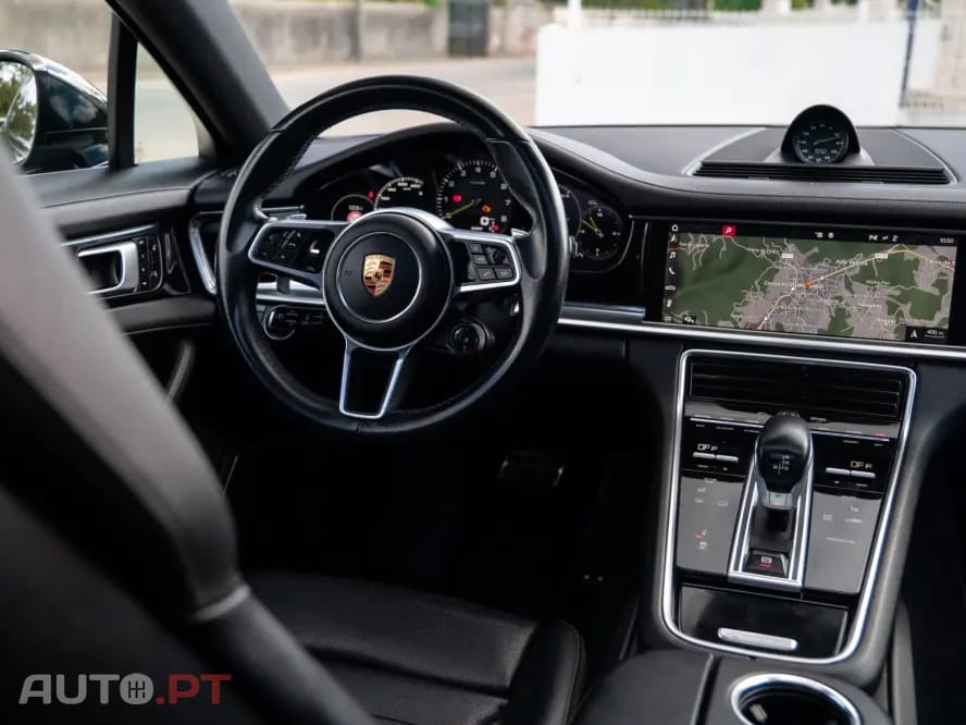 Porsche Panamera 4 E-Hybrid Platinum Edition