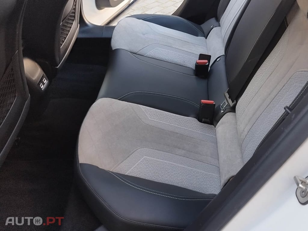 Peugeot E-2008 50 kWh GT