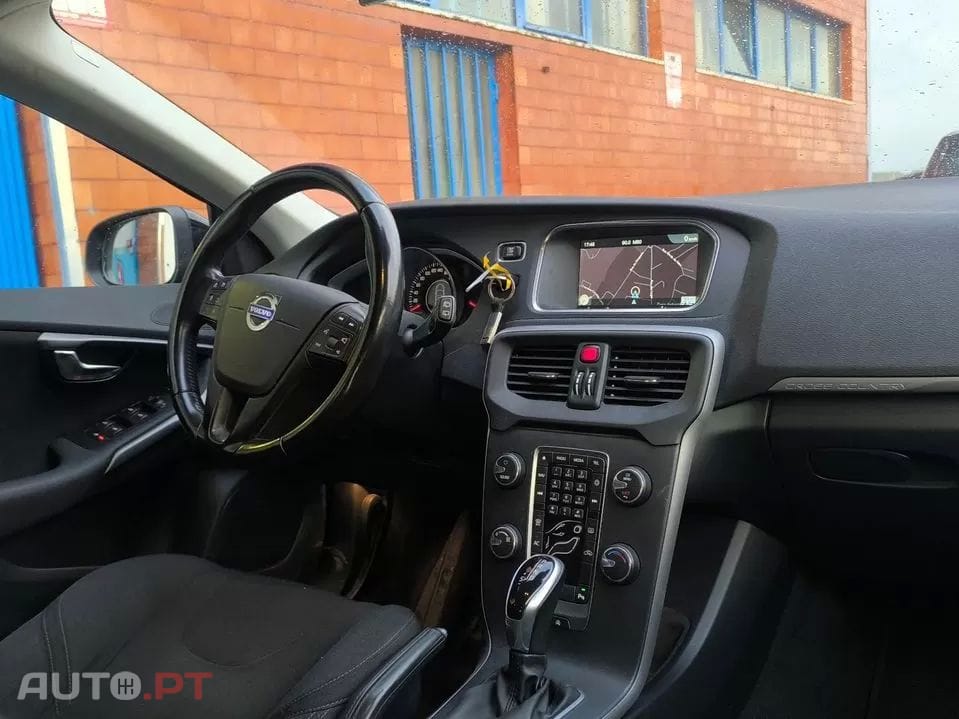 Volvo V40 1.6 D2 Momentum Powershift Eco