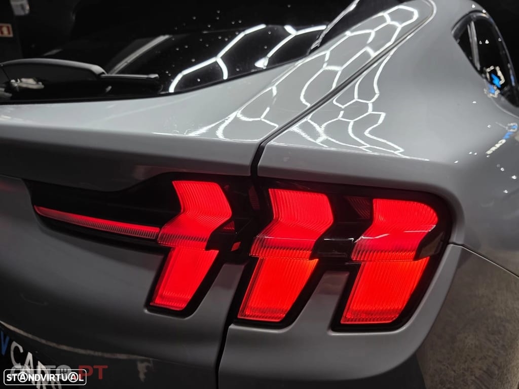 Ford Mustang Mach-E AWD PREMIUM