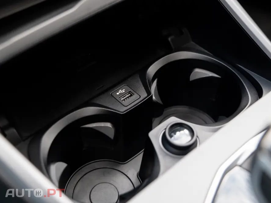 BMW 330 e Corporate Edition Auto — fotografia 19