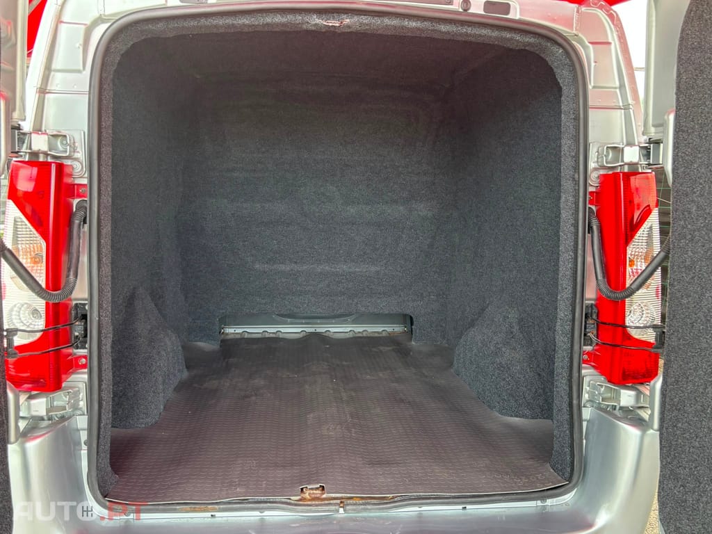 Peugeot Expert 2.0 HDi 229 L2H2