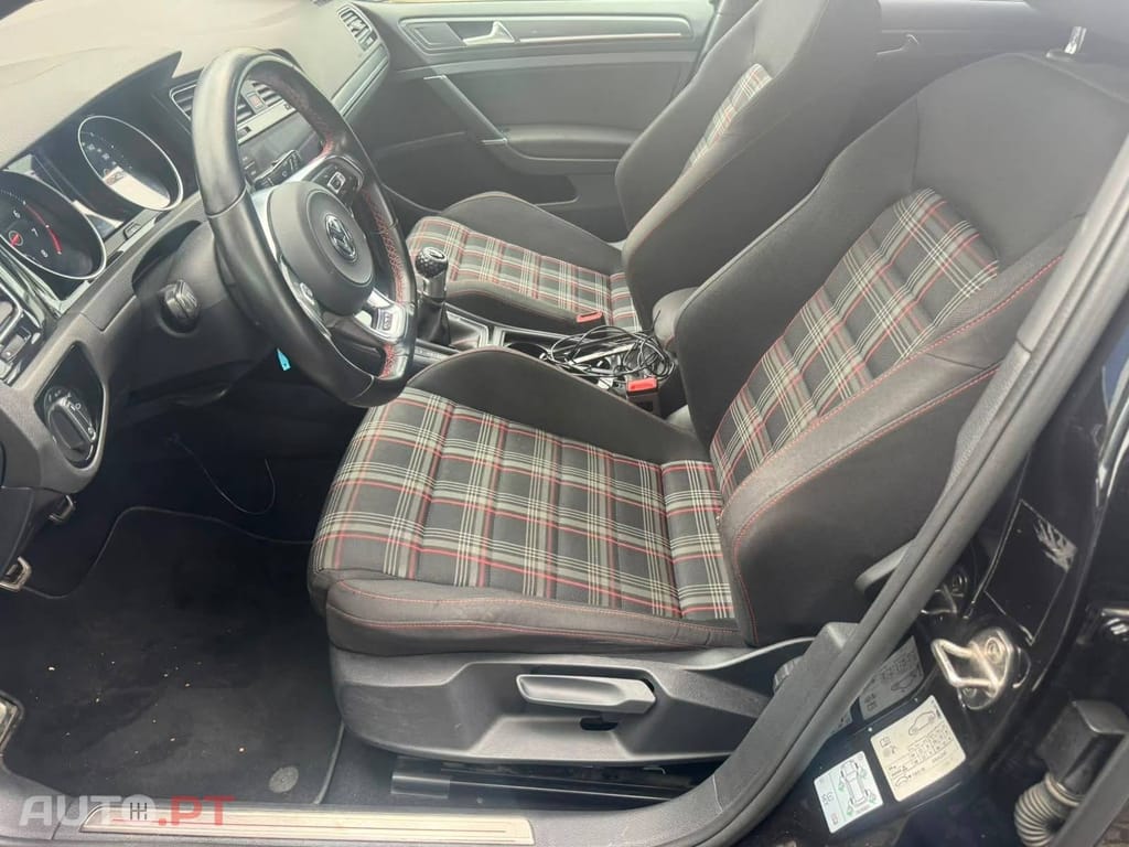 Volkswagen Golf 2.0 TSI GTI