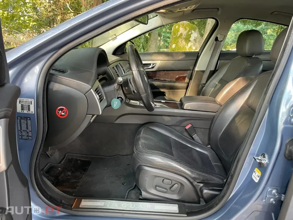 Jaguar XF 2.7 D V6 Premium Luxury