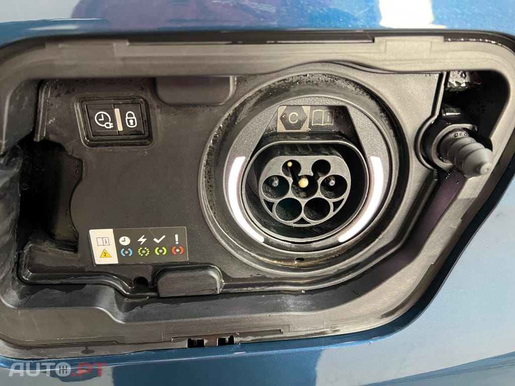Peugeot 3008 Allure HYBRID 225cv e-EAT8