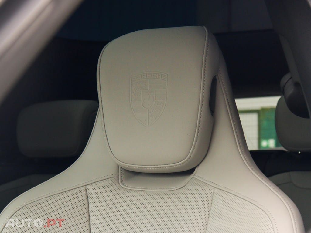 Porsche Taycan 4