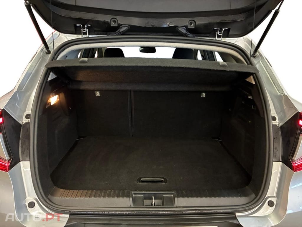 Renault Captur 1.6 E-Tech Business