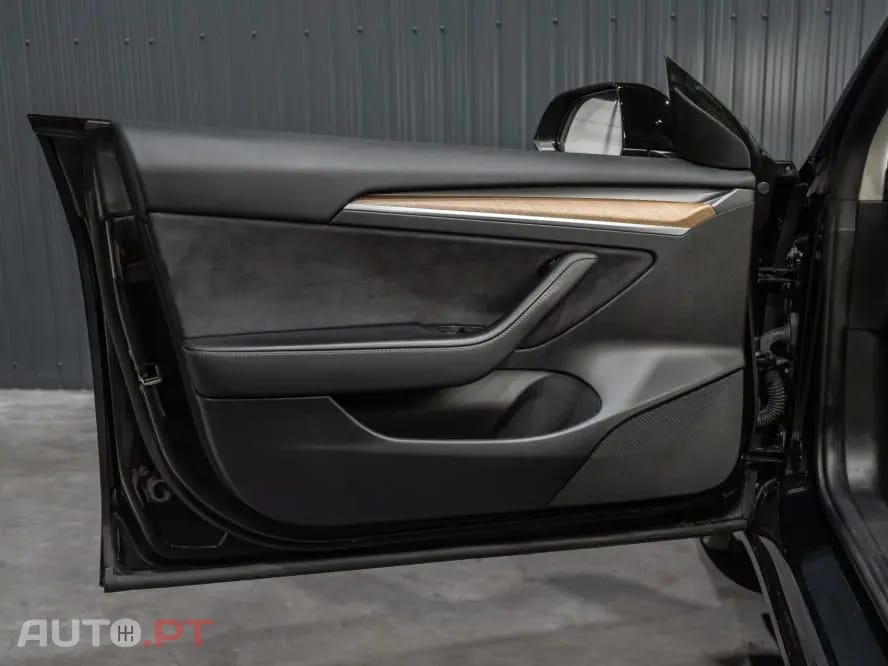 Tesla Model 3 Standard Range Plus RWD