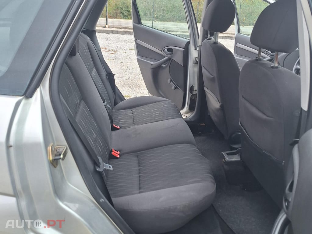 Ford Focus 1.8 TDDI Poucos Kms!