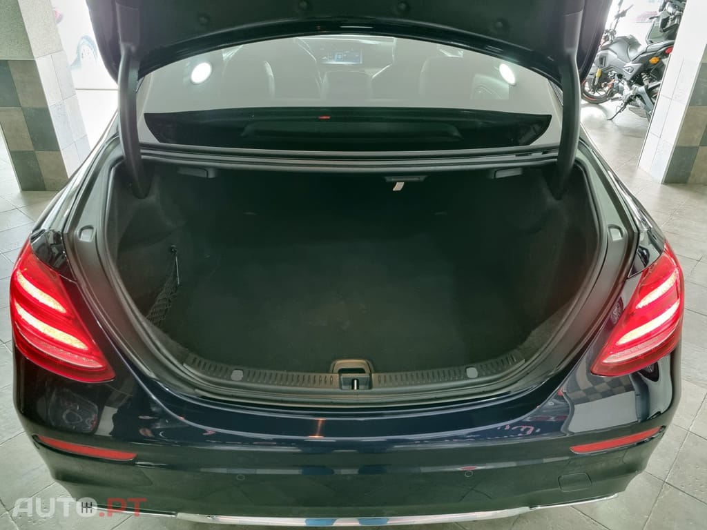 Mercedes-Benz E 220 AMG Line