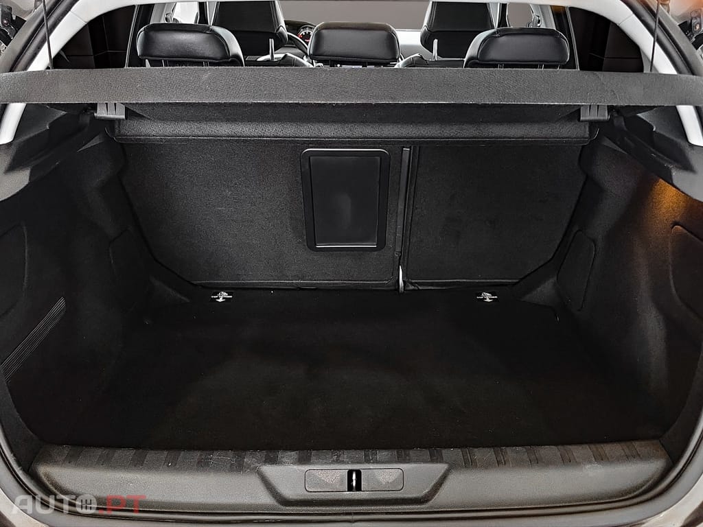 Peugeot 308 1.2 PureTech Allure Faróis Full LED