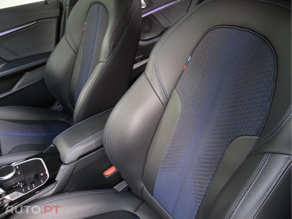 BMW 118 i Pack Desportivo M Auto