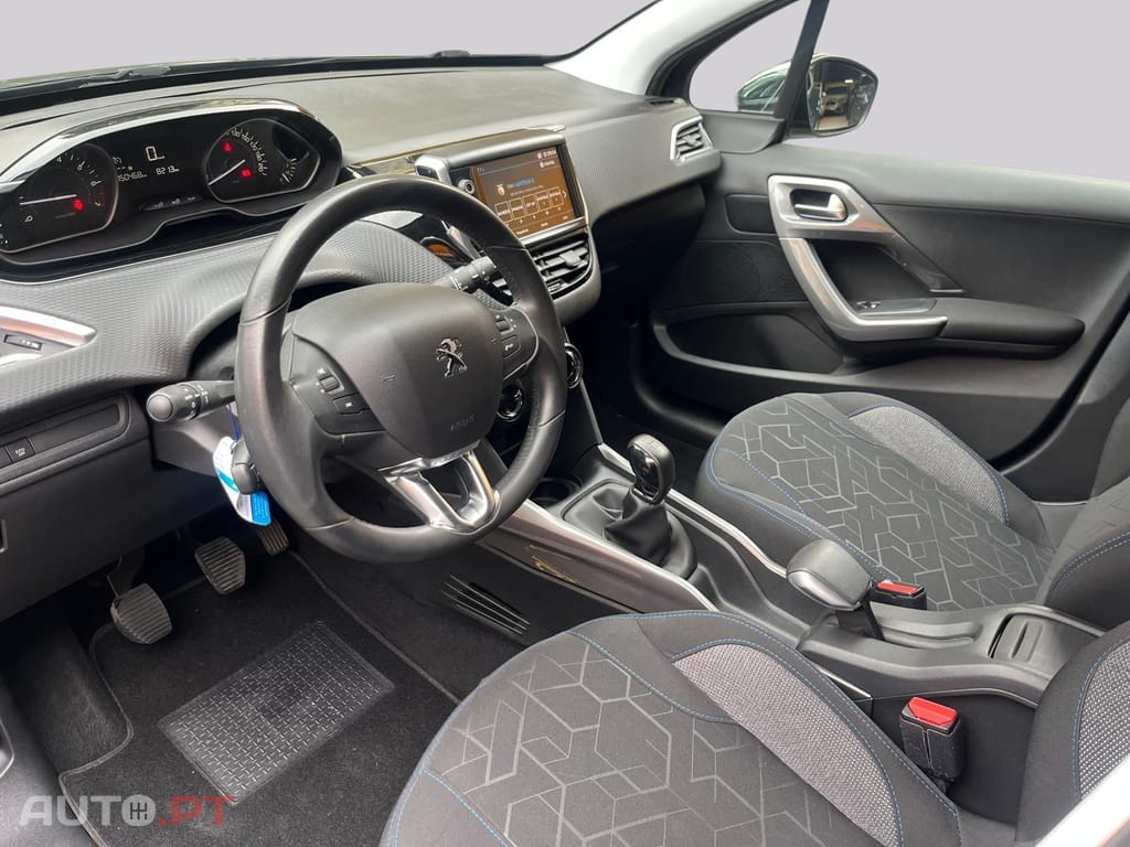 Peugeot 2008 1.2 e-VTi Style