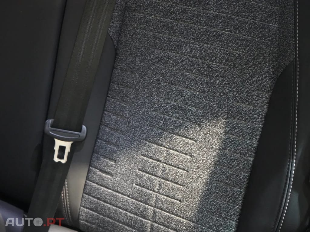 Peugeot 3008 1.2 Hybrid Allure e-DCS6
