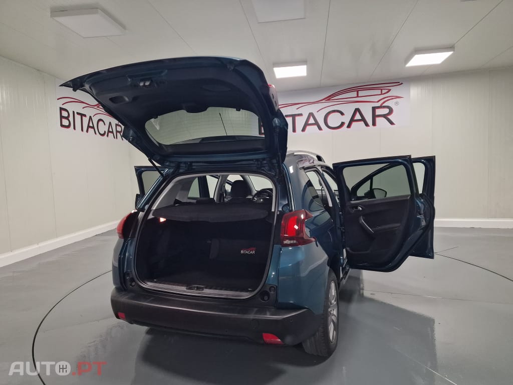 Peugeot 2008 1.2 PURETECH STYLE