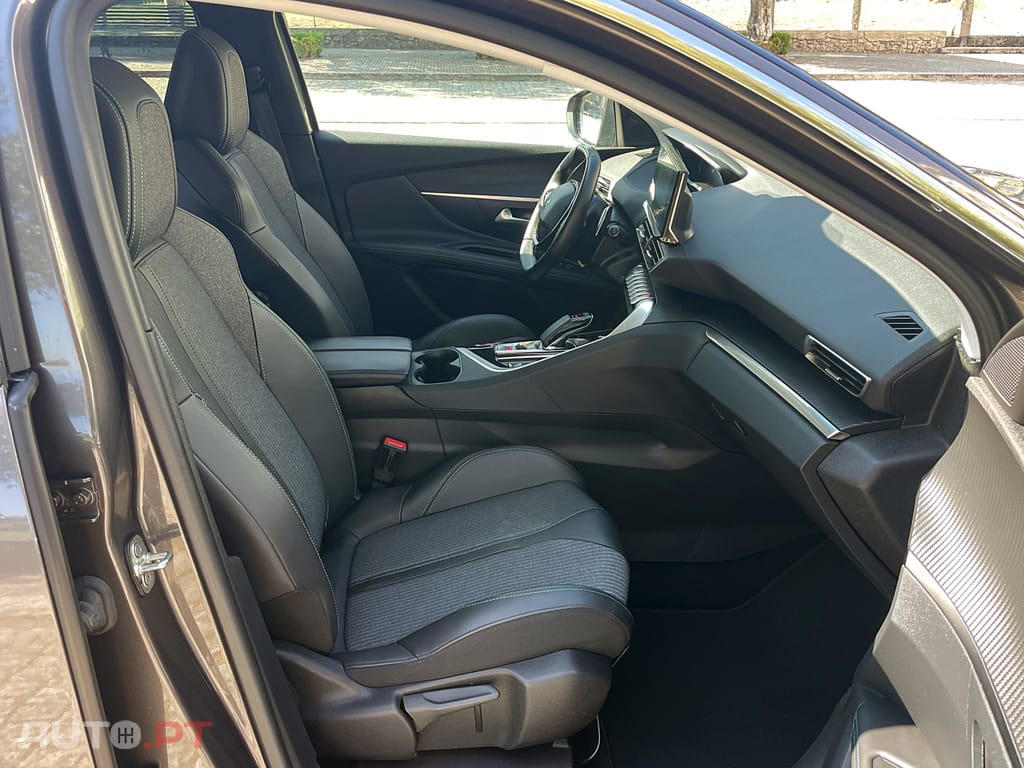 Peugeot 3008 1.6 Hybrid Allure Pack e-EAT8