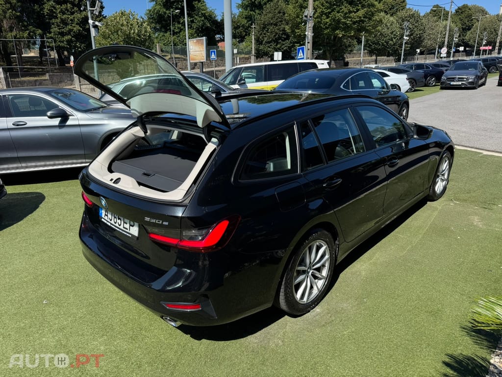 BMW 330 e Touring Auto