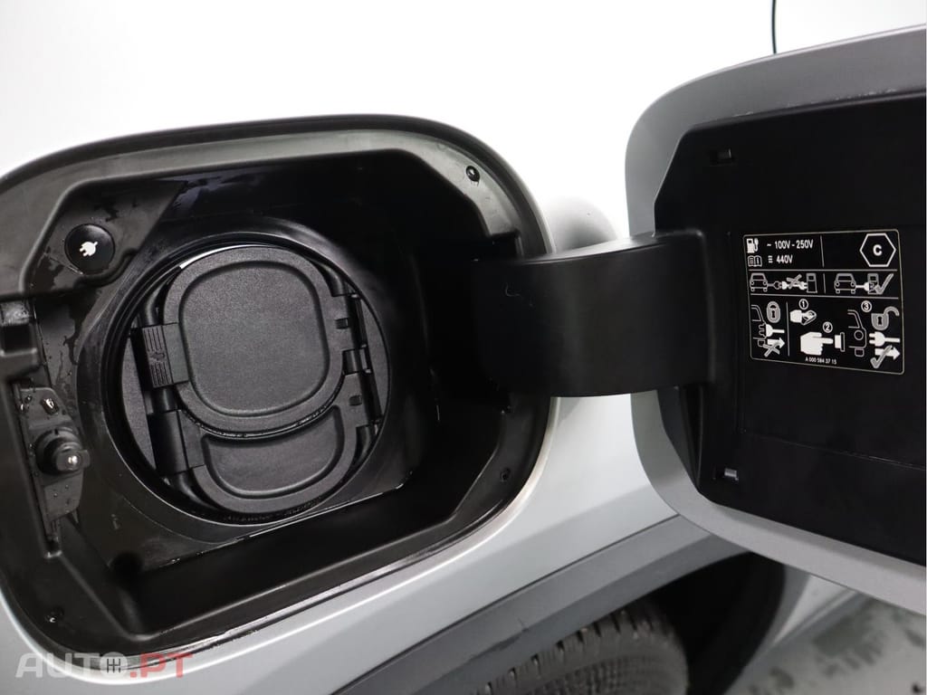 Mercedes-Benz GLA 250 e AMG LINE