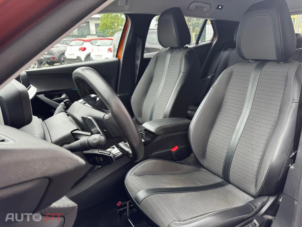 Peugeot 2008 1.2 PureTech Allure Pack EAT8