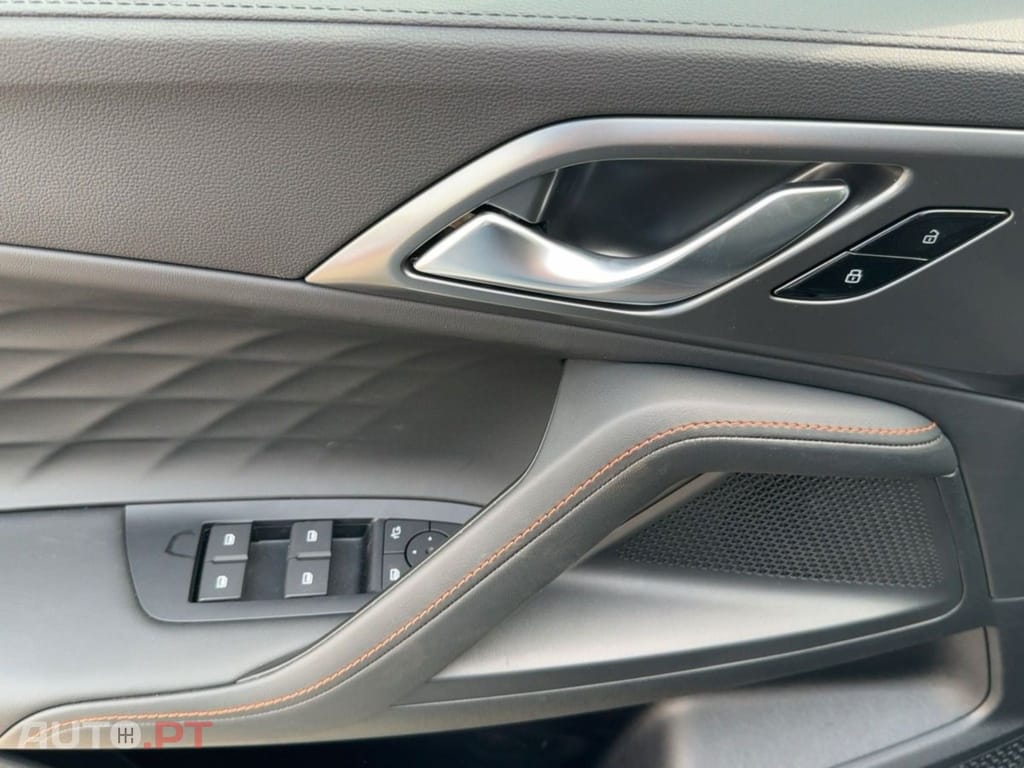MG EHS PHEV Luxury  