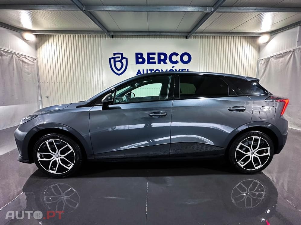 MG MG4 77 kWh Extended Range Luxury