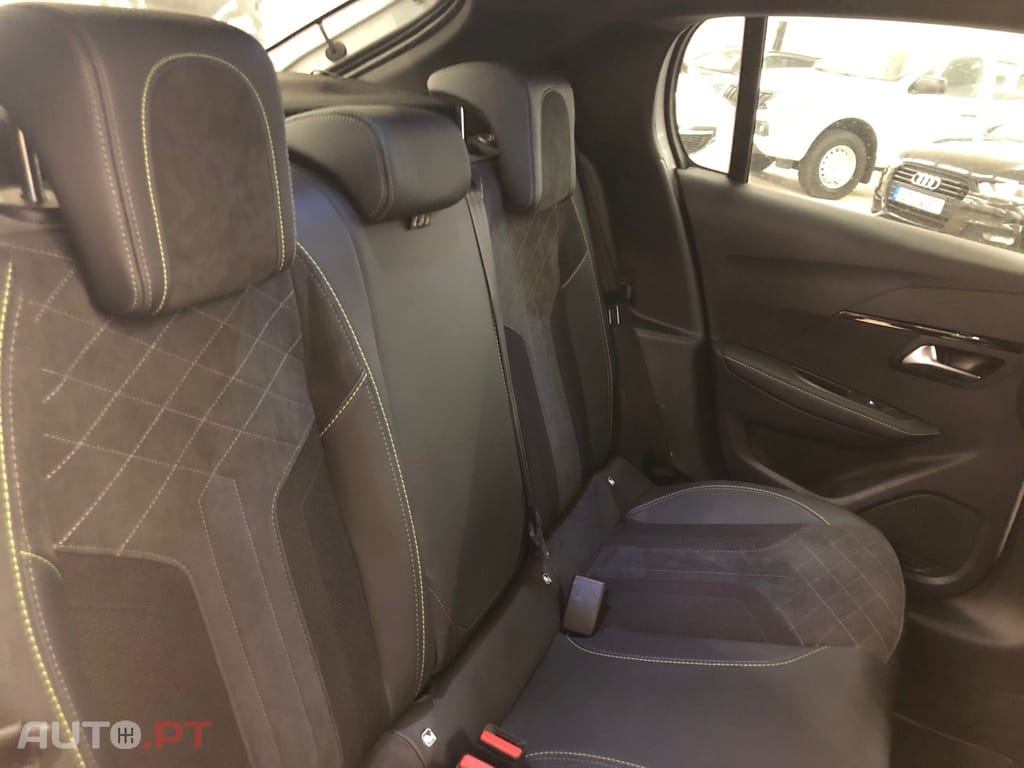 Peugeot 208 1.2 PureTech GT Line EAT8