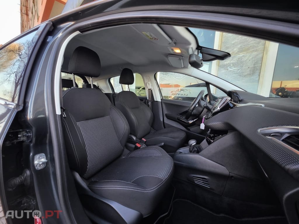 Peugeot 208 1.2 PureTech Allure EAT6