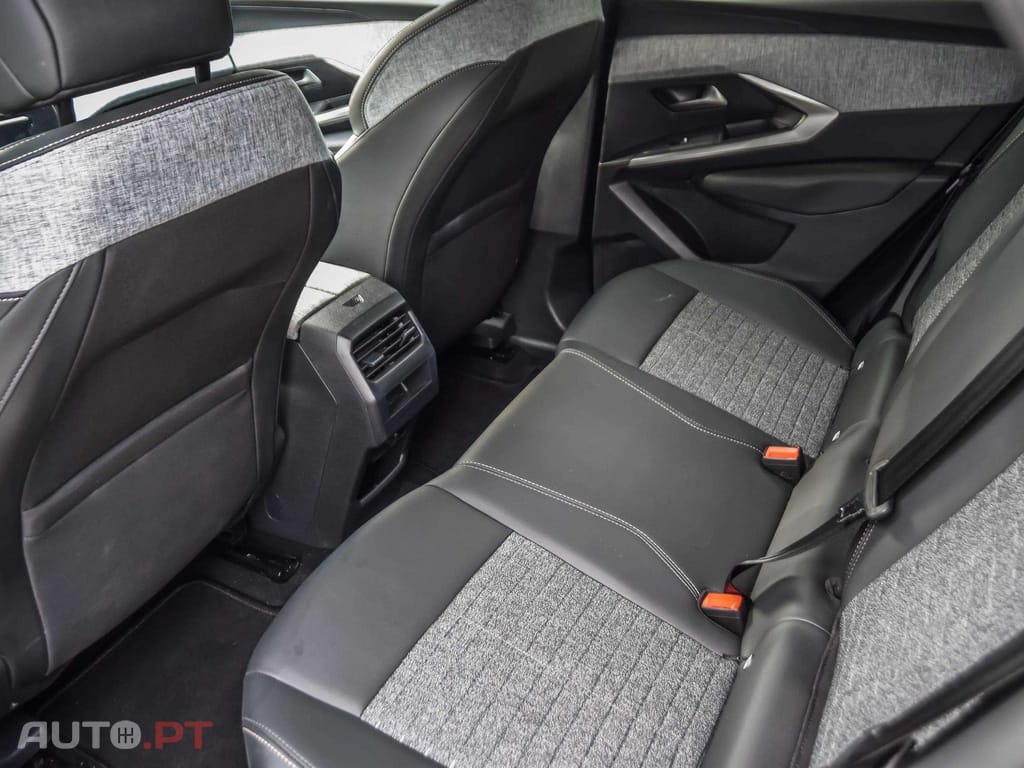 Peugeot 3008 1.2 Hybrid Allure e-DCS6