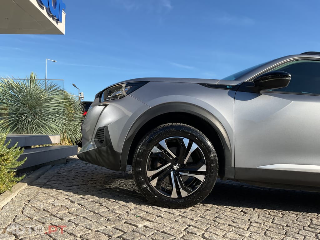 Peugeot E-2008 50 kWh Allure Pack