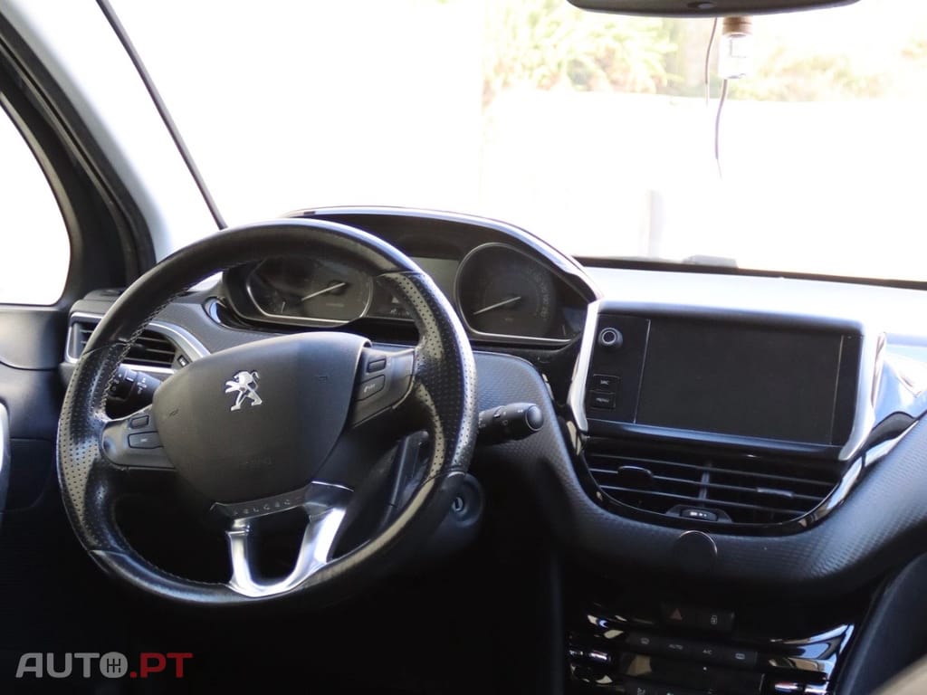 Peugeot 2008 EAT6 PureTche automático
