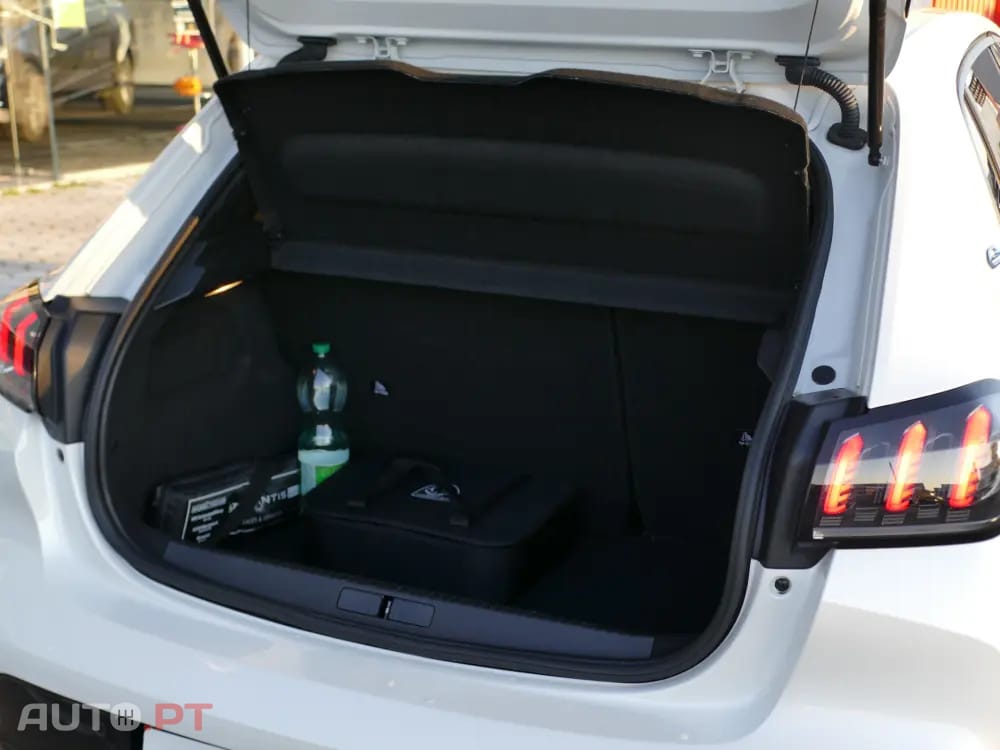 Peugeot E-208 50 kWh GT