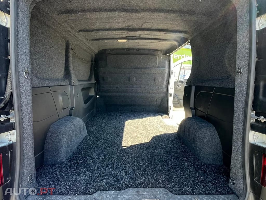 Nissan NV300 3 LUGARES L1 H2