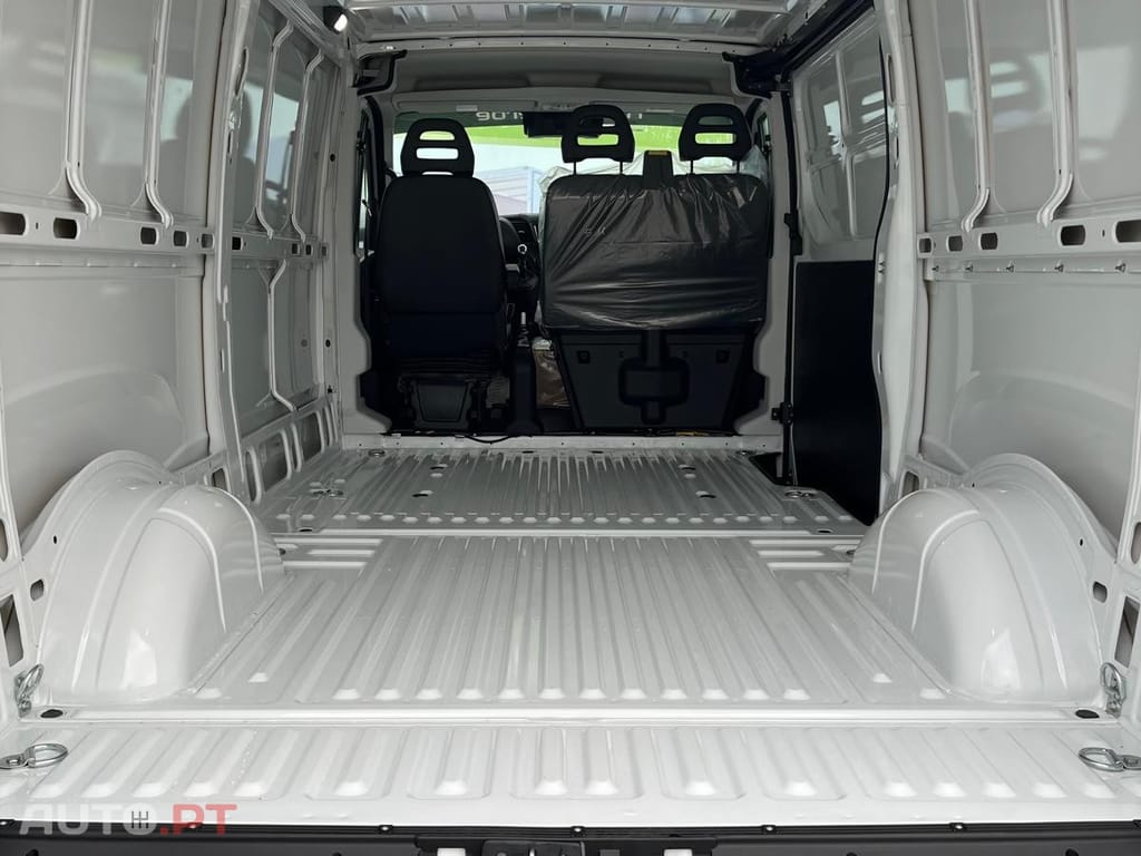 Iveco Daily 3.0 35S18HV 3520L 12m3
