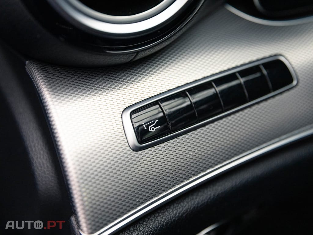 Mercedes-Benz E 220 d AMG Line