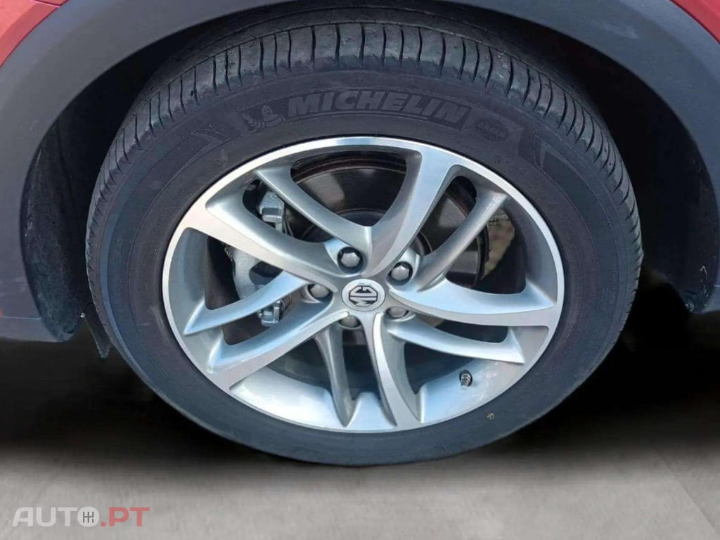 MG EHS LUXURY PHEV