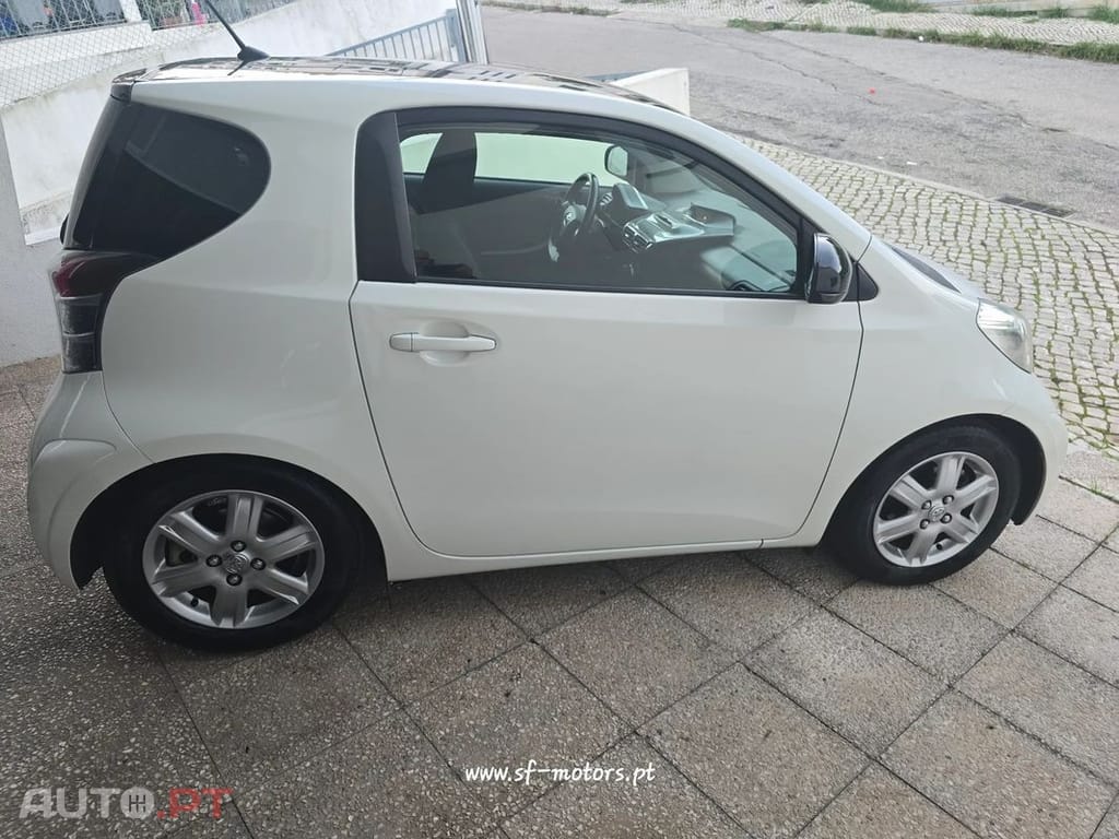 Toyota iQ 1.0 VVT-i 2 EP