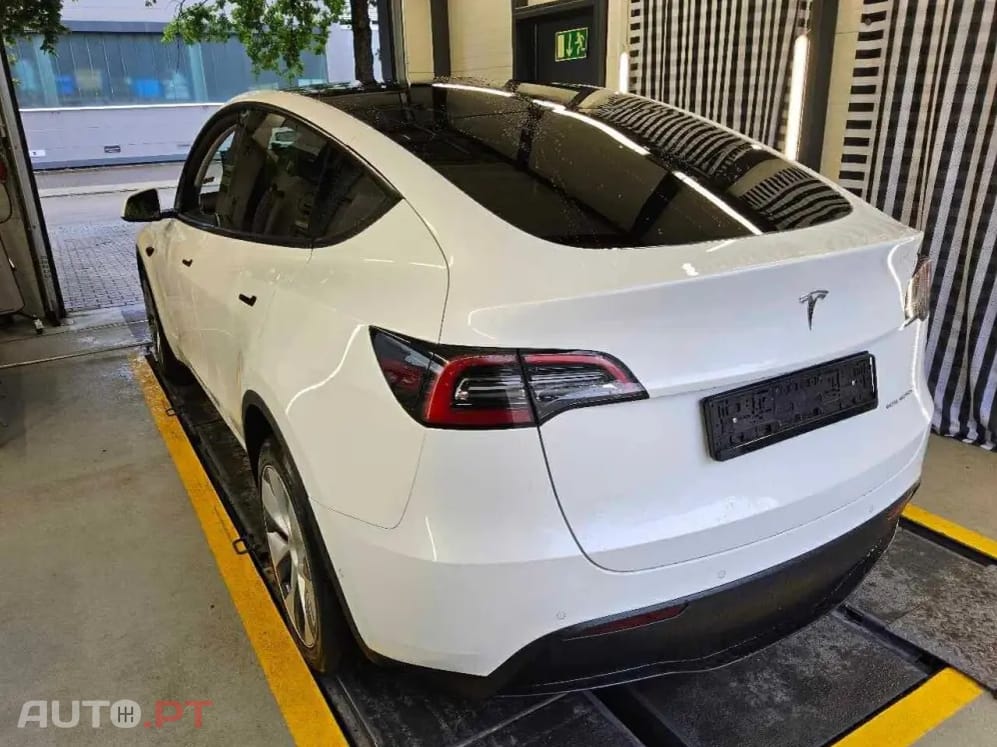 Tesla Model Y Long Range Dual Motor AWD