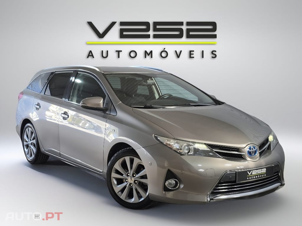 Toyota Auris Touring Sports 1.8 HSD Exclusive - Adaptada A Pessoas Com Mobilidade Reduzida