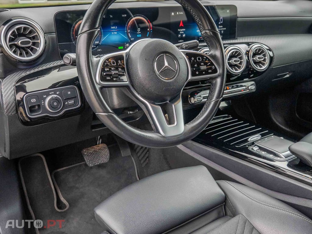 Mercedes-Benz A 250 Mercedes-Benz A 250 e Progressive